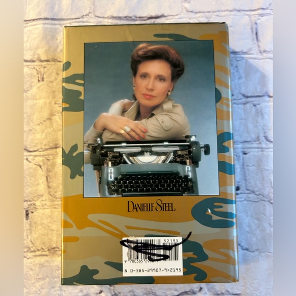 DANIEL STEEL (2) HARDCOVER ROMANCE AND EXCITEMENT BOOKS DELACORTE PRESS - Picture 2 of 6